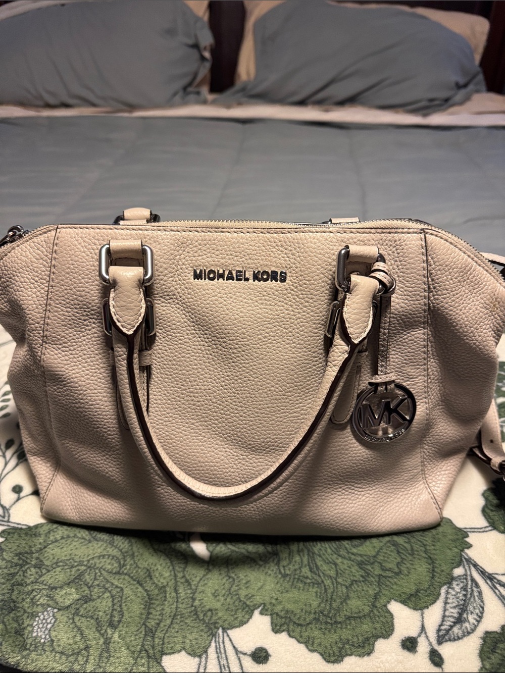 Authentic Michael Kors Light Beige Pebbled Leather Satchel EUC